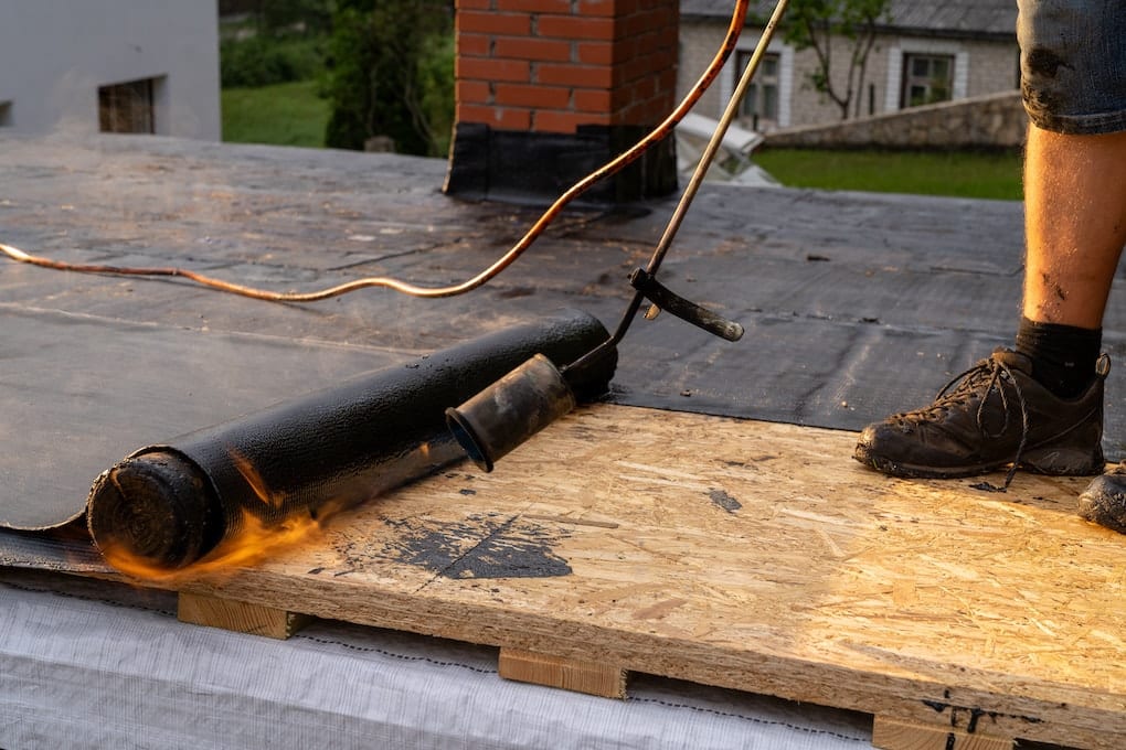 on a flat roof, the bitumen flat roof insulation is melted with a gas burner