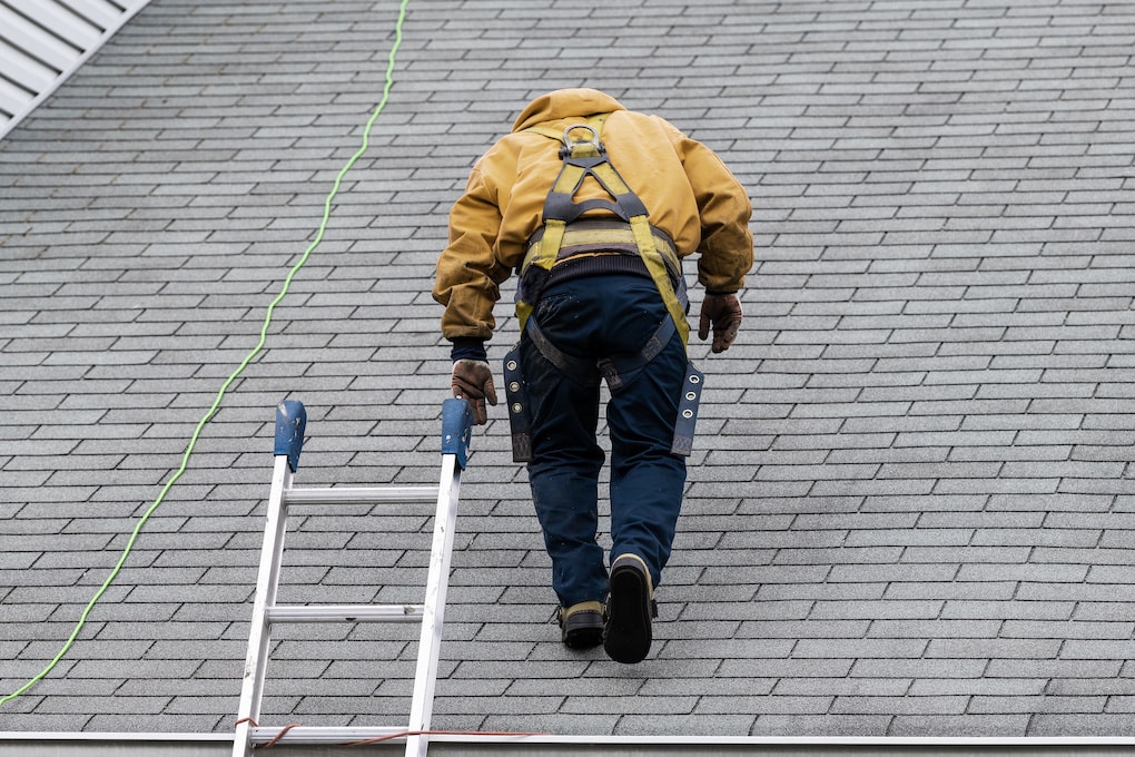 roofer inspecting roof for an estimate 